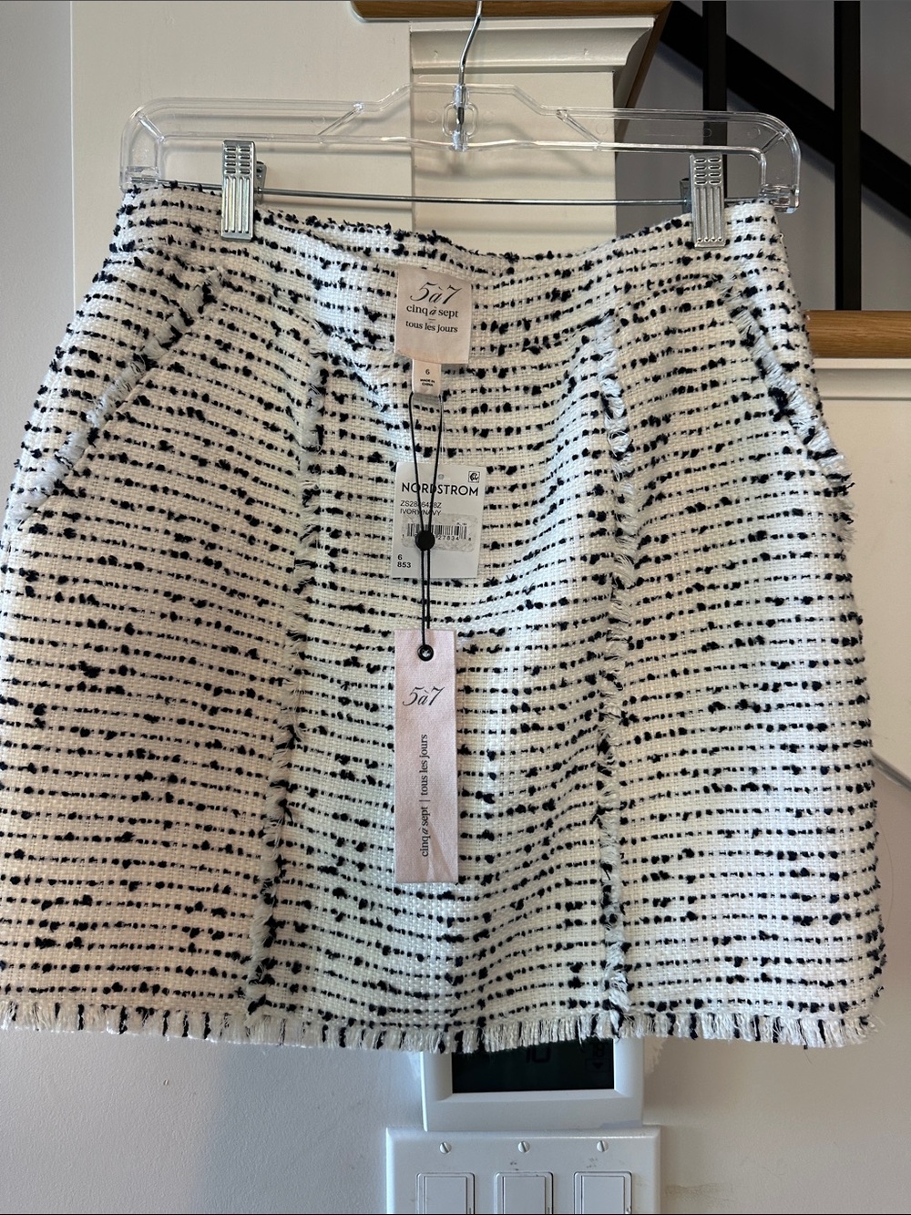 cinq a sept navy and white NWT Textured Mini Skirt size 6